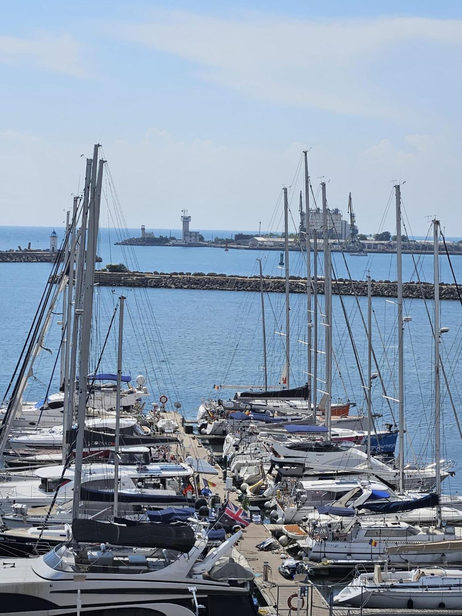 Apartamento Blue Marina Sea View Mangalia Exterior foto